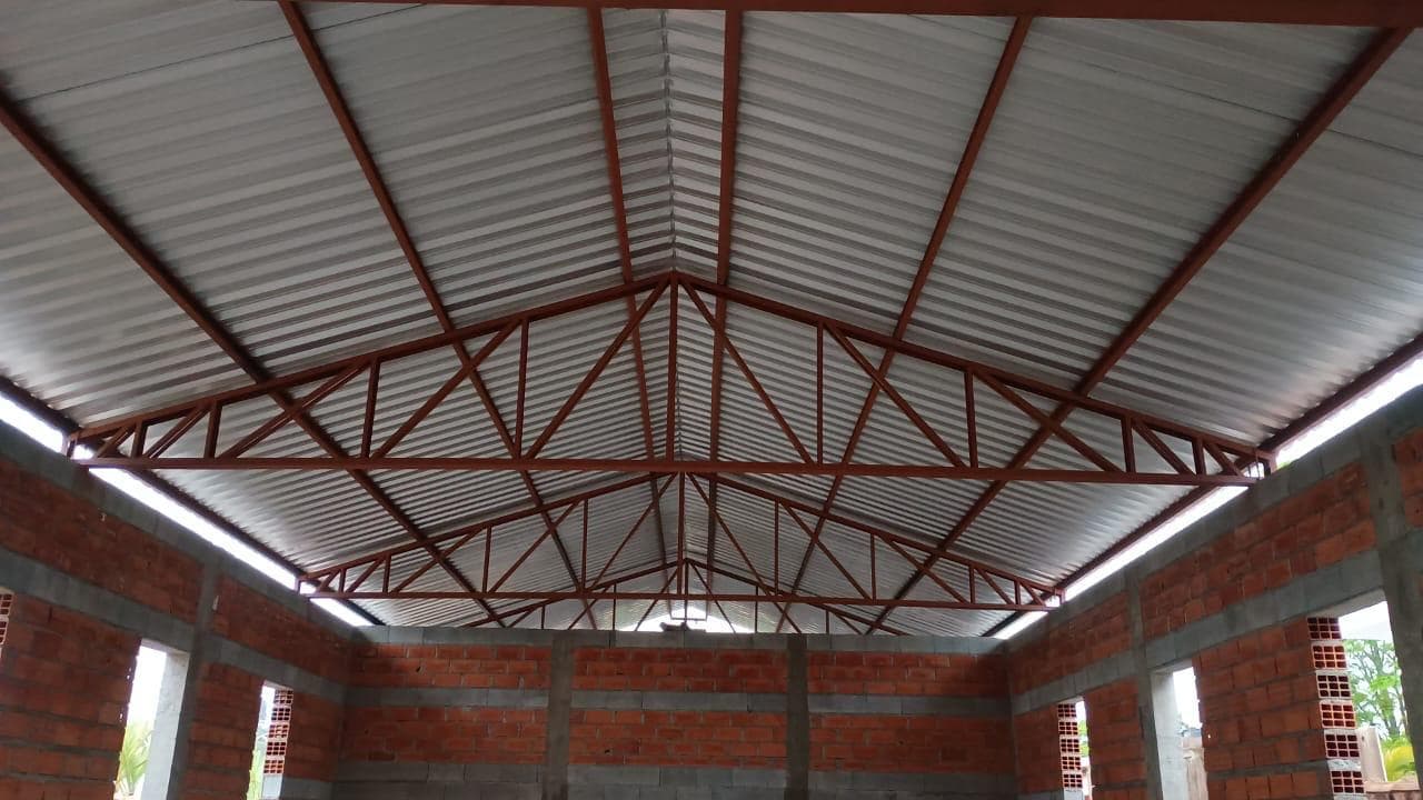 Estrutura metálica em obra executada pela Construtora DRC