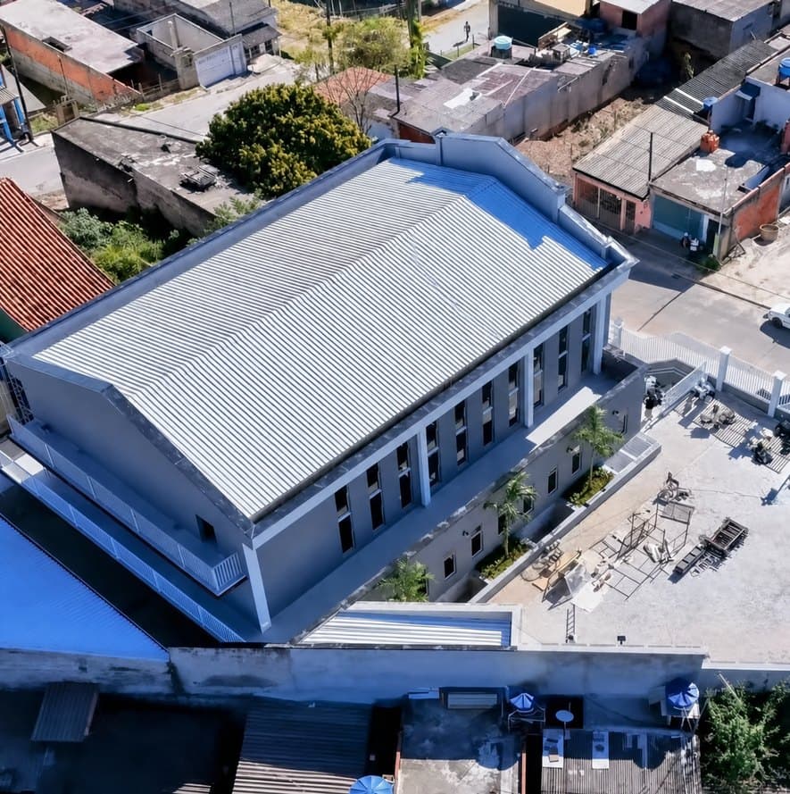 Estrutura metálica em obra executada pela Construtora DRC