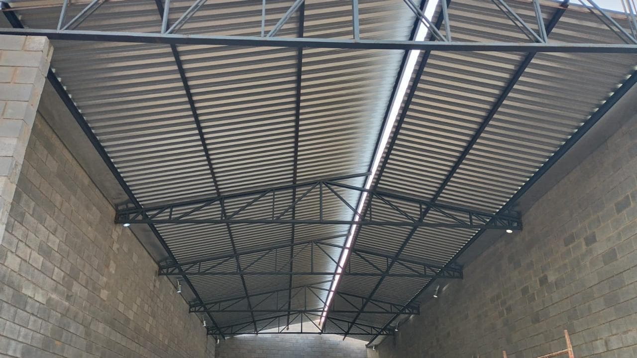 Estrutura metálica em obra executada pela Construtora DRC