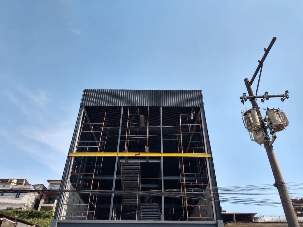 Estrutura metálica em obra executada pela Construtora DRC
